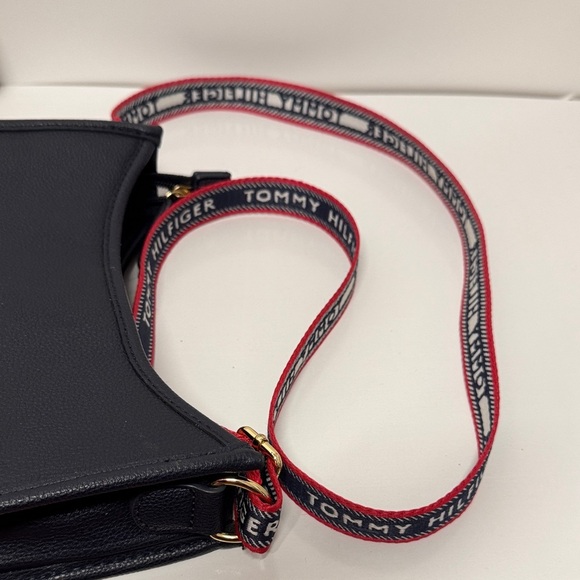 Tommy Hilfiger Navy Blue Monogram Crossbody Bag 45” Total Strap Length - Picture 12 of 16